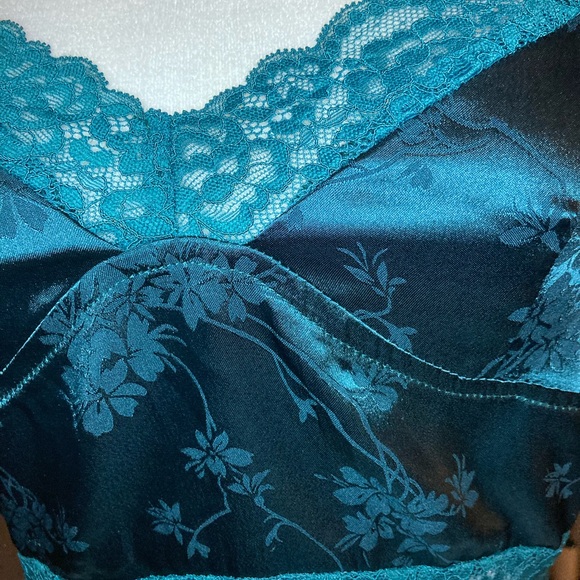 Elegant Green Lace Trim Camisole - Picture 4 of 4